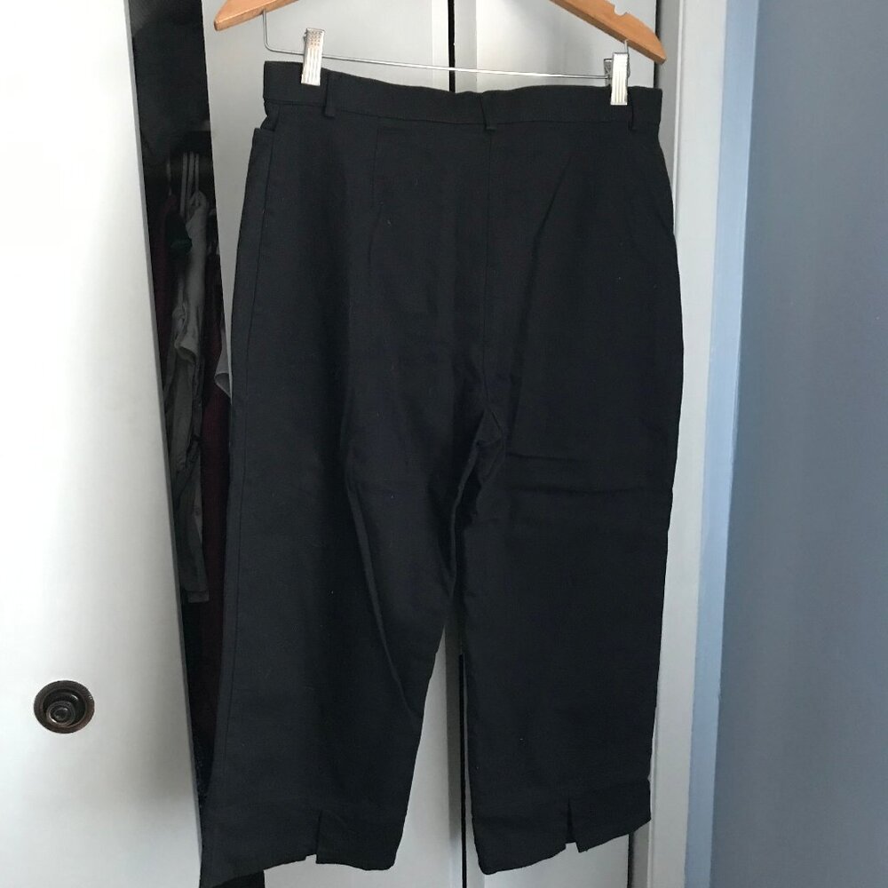 Ladies Black Capri Pants 32" Waist $5.00 AS AN ADD ON